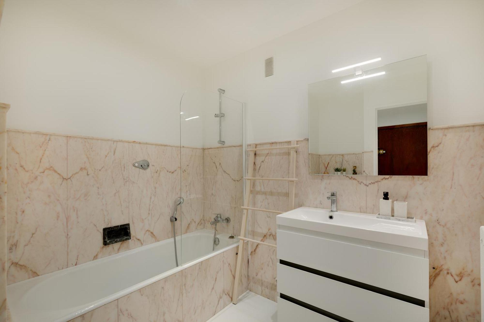 Newly Renovated Charming Downtown Apartment Antibes Exterior foto